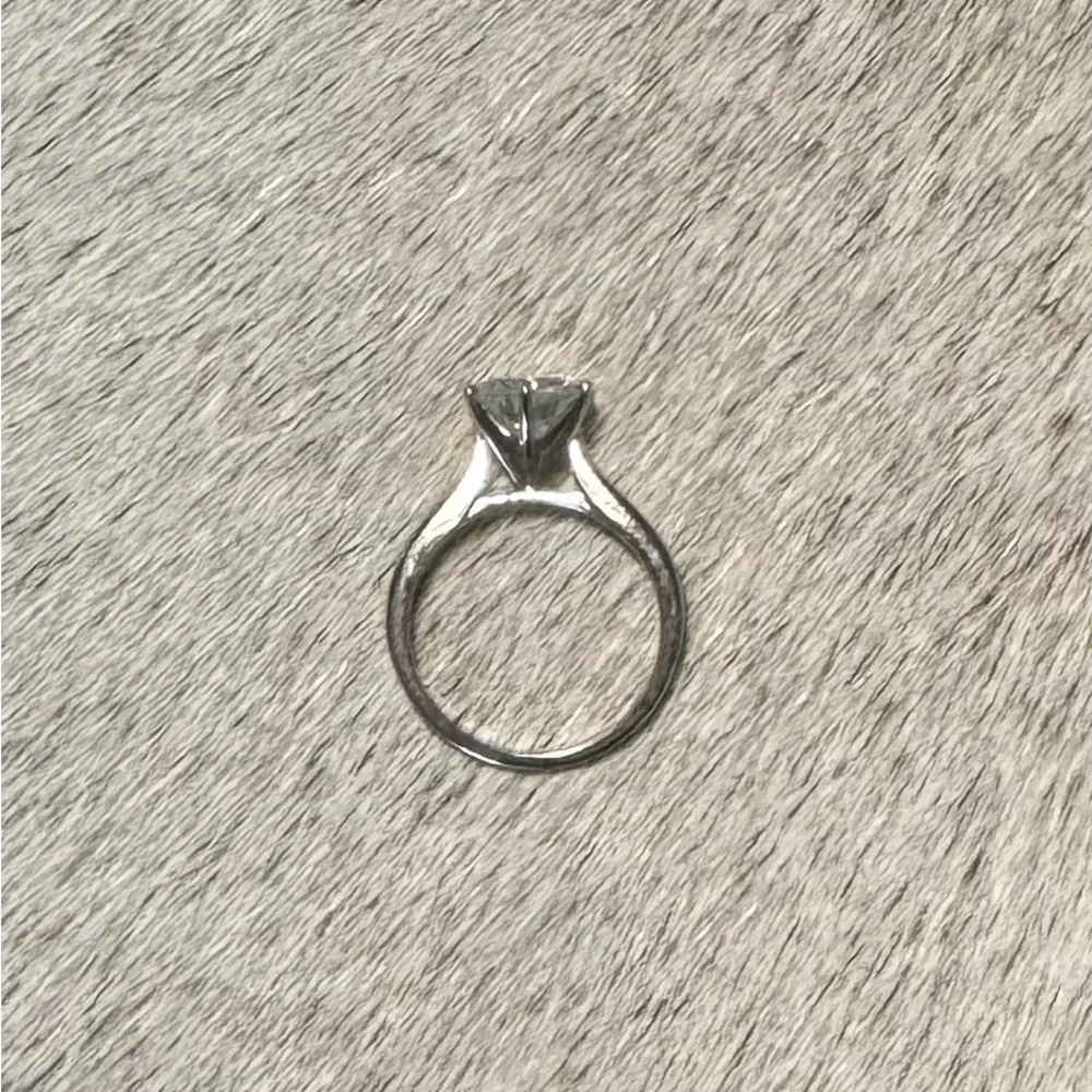 Stunning 14K White Gold Solitaire Ring